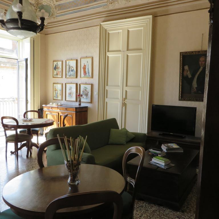 B&B Al Teatro Massimo カターニア エクステリア 写真