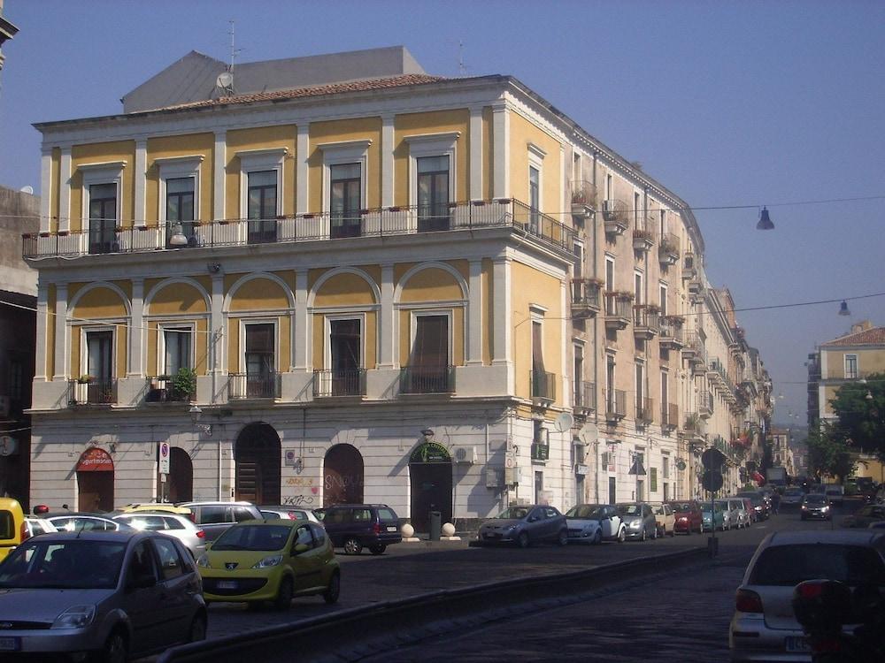 B&B Al Teatro Massimo カターニア エクステリア 写真
